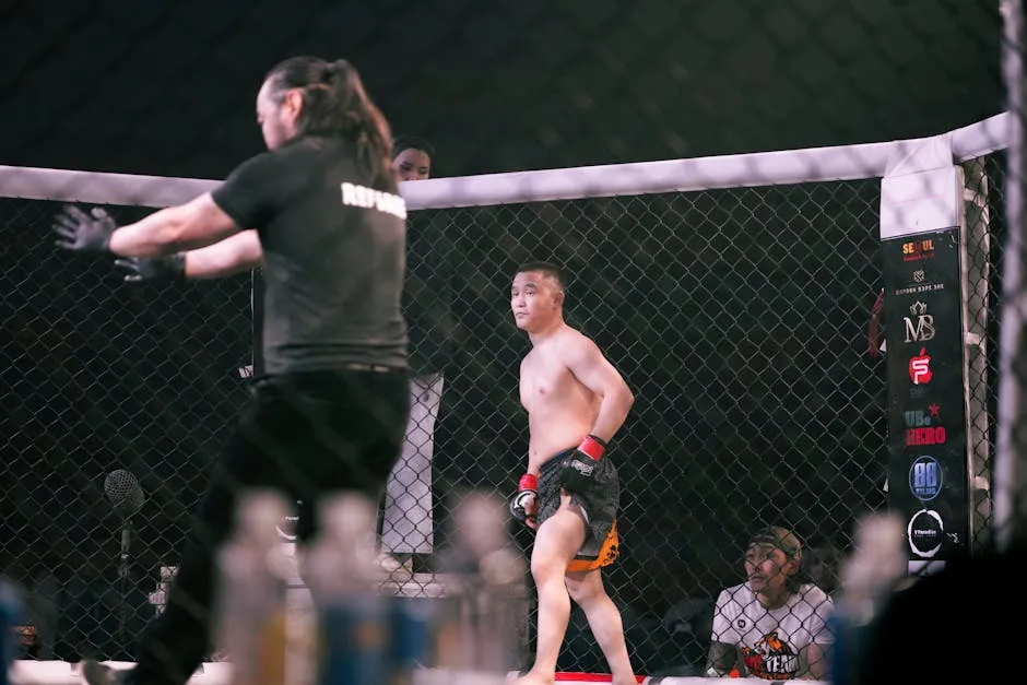 نزال MMA داخل القفص - لعبة UFC 6 تحاكي هذه الأجواء